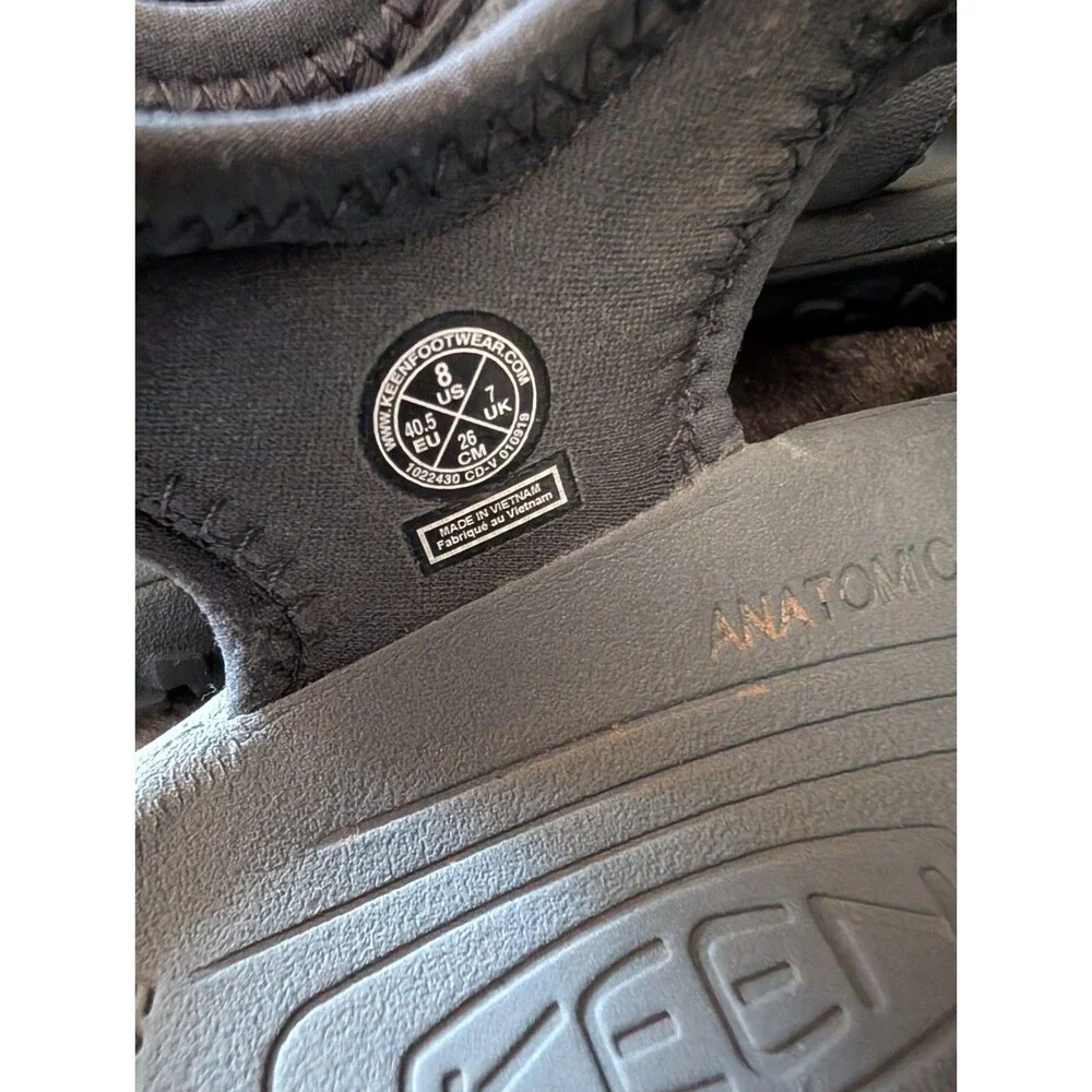 KEEN Men's SOLR High-Performance Closed Toe Water Sandals Gray Size 8 Beach Vaca